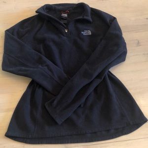 Black pullover North Face fleece